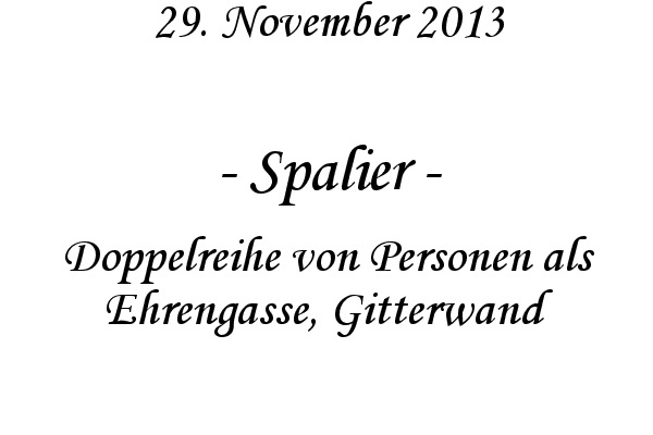 Spalier - Doppelreihe von Personen als Ehrengasse, Gitterwand